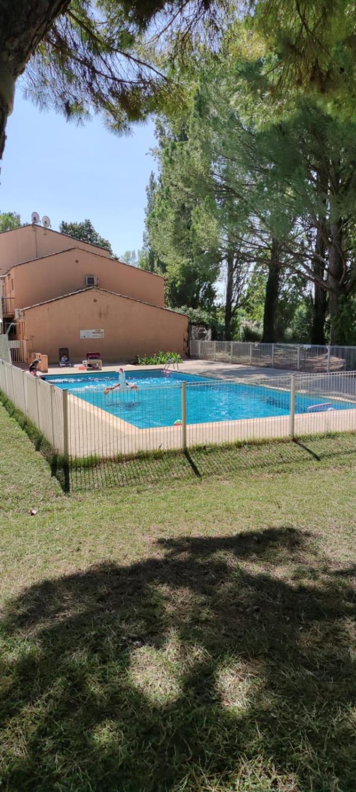 Appartement Residence De Vacances Les Hameaux De Camargue Arlés Exterior foto